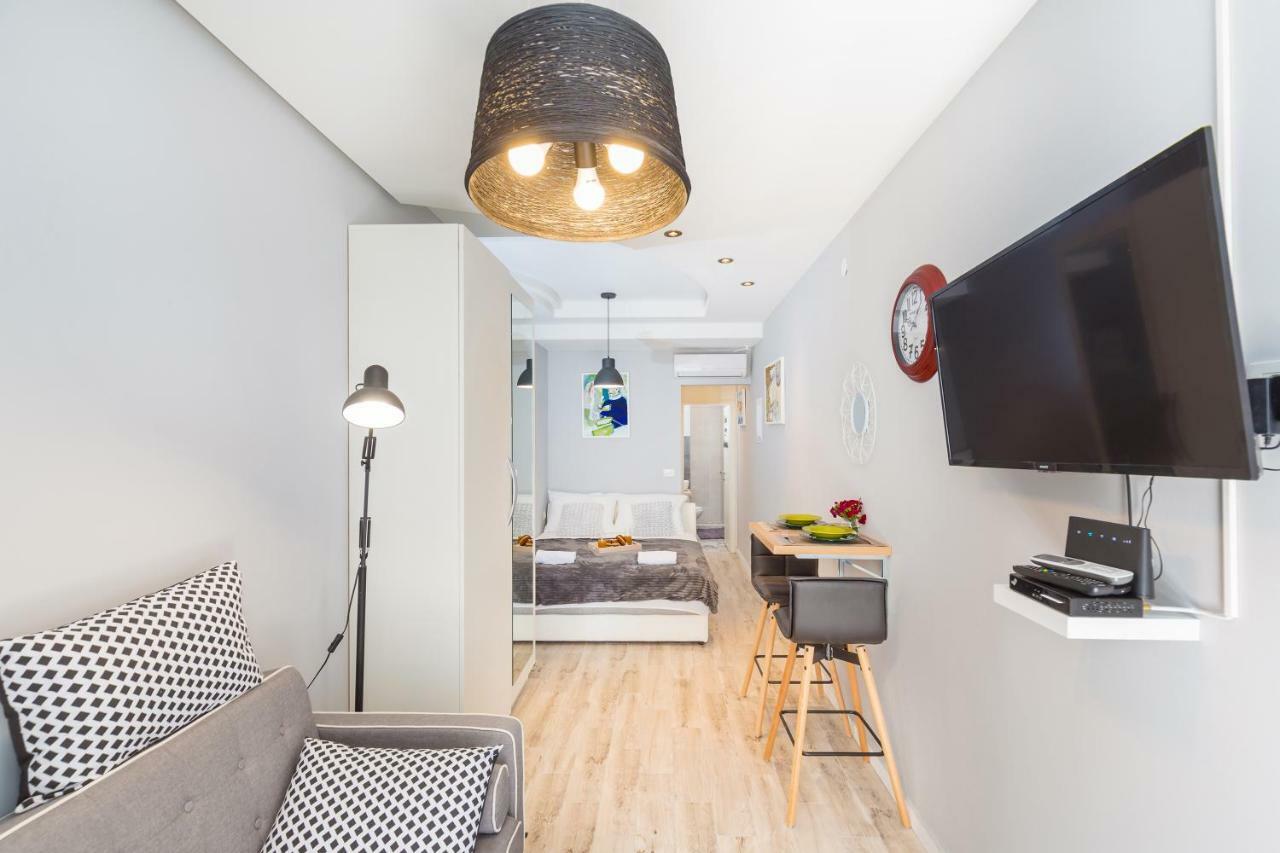 Apartment Summer Romance *